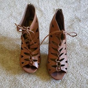 Chinese Laundry lace up pumps
